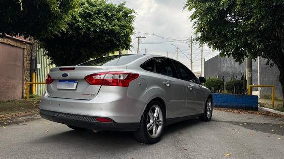 FORD FOCUS 2.0 SE SEDAN 16V FLEX 4P POWERSHIFT